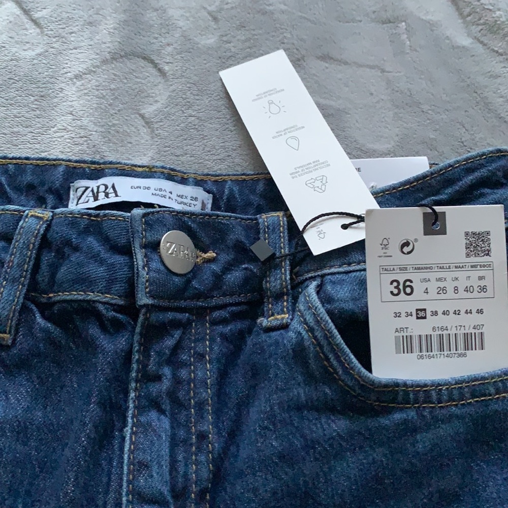 Z1975 HIGH RISE SLIM FLARED JEANS Size 36, USA 4. - Picture 2 of 5